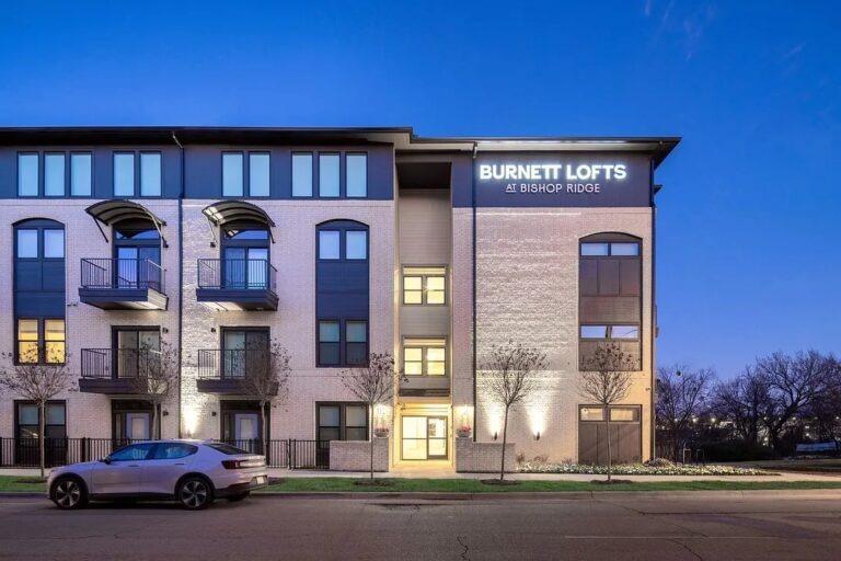Burnett Lofts at Bishop Ridge apartments exterior, Dallas